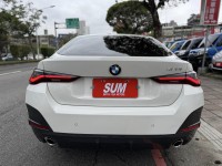 BMW/ 寶馬  4 SERIES  420i M Sport 金鑽店~BMW總代理420i M-Sport  G26 白 認證車履約保證！主要配備有，ACC主動跟車 車道維持 變換 輔助 偏離警示 循跡防滑 斜坡起步 AEB自動煞停 8安 胎壓監控 免鑰啟動車門鎖 定速 360度環景影像 自動停車 光感應頭燈 雨滴感應雨刷 電動摺疊後視鏡 選配HUD抬頭顯示器 分區恆溫空調 換檔撥片 粉塵過濾器 雙前座跑車座椅 雙電動座椅 後座出風口 LED頭燈 尾燈 日行燈 空力套件 導航 Apple CarPlay 等超多項配備！ | 新北市汽車商業同業公會｜TACA優良車商聯盟｜中古、二手車買車賣車公會認證保固