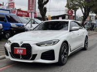 BMW/ 寶馬  4 SERIES  420i M Sport 金鑽店~BMW總代理420i M-Sport  G26 白 認證車履約保證！主要配備有，ACC主動跟車 車道維持 變換 輔助 偏離警示 循跡防滑 斜坡起步 AEB自動煞停 8安 胎壓監控 免鑰啟動車門鎖 定速 360度環景影像 自動停車 光感應頭燈 雨滴感應雨刷 電動摺疊後視鏡 選配HUD抬頭顯示器 分區恆溫空調 換檔撥片 粉塵過濾器 雙前座跑車座椅 雙電動座椅 後座出風口 LED頭燈 尾燈 日行燈 空力套件 導航 Apple CarPlay 等超多項配備！ | 新北市汽車商業同業公會｜TACA優良車商聯盟｜中古、二手車買車賣車公會認證保固