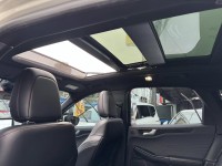 Ford/福特  Kuga 金鑽店~超優質的休旅車來囉！大滿配 2023年式Kuga  ST-Line X AWD 2.0 新車價120幾萬 新車原廠保固中 里程保證！主要配備有，ACC主動跟車 車道維持輔助 車道變換輔助 車道偏離警示 循跡防滑 斜坡起步輔助 AEB自動緊急煞車 7安 遠光燈自動控制 胎壓監控 免鑰啟動車門鎖 定速 360度環景影像 雨滴感應雨刷 光感應頭燈 全景天窗 電動尾門 HUD抬頭顯示器 電動摺疊後視鏡 導航 Apple CarPlay ￼換檔撥片 分區恆溫空調 粉塵過濾器 電動座椅 後座出風口 雙前座跑車 | 新北市汽車商業同業公會｜TACA優良車商聯盟｜中古、二手車買車賣車公會認證保固