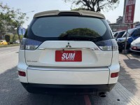 Mitsubishi  Outlander 金鑽店~Outlander 2.4 便宜又大碗的 休旅車 天窗 雙安 免鑰啟動車門鎖 定速 光感應頭燈 方向盤快控鍵 恆溫空調 盲點偵測 粉塵過濾器 車頂行李架 LED尾燈 導航 倒車影像 等配備！ | 新北市汽車商業同業公會｜TACA優良車商聯盟｜中古、二手車買車賣車公會認證保固