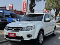 Mitsubishi  Outlander 金鑽店~Outlander 2.4 便宜又大碗的 休旅車 天窗 雙安 免鑰啟動車門鎖 定速 光感應頭燈 方向盤快控鍵 恆溫空調 盲點偵測 粉塵過濾器 車頂行李架 LED尾燈 導航 倒車影像 等配備！ | 新北市汽車商業同業公會｜TACA優良車商聯盟｜中古、二手車買車賣車公會認證保固