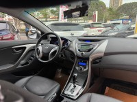 Hyundai  Elantra 金鑽店~Elantra 1.8 白色 里程保證只跑5萬多公里 超優質的絕佳代步車。雙安 雨滴感應雨刷 電動折疊後視鏡 分區恆溫空調 粉塵過濾器 ！省油省稅金 | 新北市汽車商業同業公會｜TACA優良車商聯盟｜中古、二手車買車賣車公會認證保固