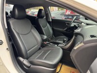 Hyundai  Elantra 金鑽店~Elantra 1.8 白色 里程保證只跑5萬多公里 超優質的絕佳代步車。雙安 雨滴感應雨刷 電動折疊後視鏡 分區恆溫空調 粉塵過濾器 ！省油省稅金 | 新北市汽車商業同業公會｜TACA優良車商聯盟｜中古、二手車買車賣車公會認證保固