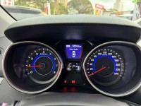 Hyundai  Elantra 金鑽店~Elantra 1.8 白色 里程保證只跑5萬多公里 超優質的絕佳代步車。雙安 雨滴感應雨刷 電動折疊後視鏡 分區恆溫空調 粉塵過濾器 ！省油省稅金 | 新北市汽車商業同業公會｜TACA優良車商聯盟｜中古、二手車買車賣車公會認證保固