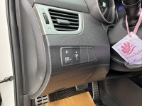 Hyundai  Elantra 金鑽店~Elantra 1.8 白色 里程保證只跑5萬多公里 超優質的絕佳代步車。雙安 雨滴感應雨刷 電動折疊後視鏡 分區恆溫空調 粉塵過濾器 ！省油省稅金 | 新北市汽車商業同業公會｜TACA優良車商聯盟｜中古、二手車買車賣車公會認證保固