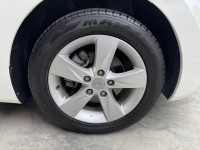 Hyundai  Elantra 金鑽店~Elantra 1.8 白色 里程保證只跑5萬多公里 超優質的絕佳代步車。雙安 雨滴感應雨刷 電動折疊後視鏡 分區恆溫空調 粉塵過濾器 ！省油省稅金 | 新北市汽車商業同業公會｜TACA優良車商聯盟｜中古、二手車買車賣車公會認證保固