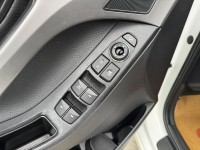 Hyundai  Elantra 金鑽店~Elantra 1.8 白色 里程保證只跑5萬多公里 超優質的絕佳代步車。雙安 雨滴感應雨刷 電動折疊後視鏡 分區恆溫空調 粉塵過濾器 ！省油省稅金 | 新北市汽車商業同業公會｜TACA優良車商聯盟｜中古、二手車買車賣車公會認證保固