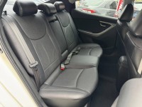 Hyundai  Elantra 金鑽店~Elantra 1.8 白色 里程保證只跑5萬多公里 超優質的絕佳代步車。雙安 雨滴感應雨刷 電動折疊後視鏡 分區恆溫空調 粉塵過濾器 ！省油省稅金 | 新北市汽車商業同業公會｜TACA優良車商聯盟｜中古、二手車買車賣車公會認證保固