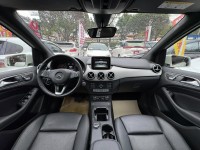 Mercedes-Benz/賓士   B-CLASS  B200 金鑽店~小改款 總代理B200 里程履約保證只跑8萬多公里 白色 全景天窗 雙電動記憶座椅 9安 循跡防滑 主動式安全預防系統 胎壓監控 免鑰啟動車門鎖 定速 自動停車 光感應頭燈 雨滴感應雨刷 倒車影像 後座出風口 藍芽通訊 換檔撥片 LED頭燈 尾燈 日行燈 等多項配備！ | 新北市汽車商業同業公會｜TACA優良車商聯盟｜中古、二手車買車賣車公會認證保固
