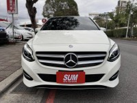 Mercedes-Benz/賓士   B-CLASS  B200 金鑽店~小改款 總代理B200 里程履約保證只跑8萬多公里 白色 全景天窗 雙電動記憶座椅 9安 循跡防滑 主動式安全預防系統 胎壓監控 免鑰啟動車門鎖 定速 自動停車 光感應頭燈 雨滴感應雨刷 倒車影像 後座出風口 藍芽通訊 換檔撥片 LED頭燈 尾燈 日行燈 等多項配備！ | 新北市汽車商業同業公會｜TACA優良車商聯盟｜中古、二手車買車賣車公會認證保固
