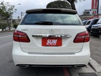 Mercedes-Benz/賓士   B-CLASS  B200 金鑽店~小改款 總代理B200 里程履約保證只跑8萬多公里 白色 全景天窗 雙電動記憶座椅 9安 循跡防滑 主動式安全預防系統 胎壓監控 免鑰啟動車門鎖 定速 自動停車 光感應頭燈 雨滴感應雨刷 倒車影像 後座出風口 藍芽通訊 換檔撥片 LED頭燈 尾燈 日行燈 等多項配備！ | 新北市汽車商業同業公會｜TACA優良車商聯盟｜中古、二手車買車賣車公會認證保固