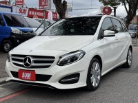 Mercedes-Benz/賓士   B-CLASS  B200 金鑽店~小改款 總代理B200 里程履約保證只跑8萬多公里 白色 全景天窗 雙電動記憶座椅 9安 循跡防滑 主動式安全預防系統 胎壓監控 免鑰啟動車門鎖 定速 自動停車 光感應頭燈 雨滴感應雨刷 倒車影像 後座出風口 藍芽通訊 換檔撥片 LED頭燈 尾燈 日行燈 等多項配備！ | 新北市汽車商業同業公會｜TACA優良車商聯盟｜中古、二手車買車賣車公會認證保固
