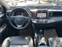 Toyota  RAV4 金鑽店~RAV4  2.0 尊爵版 里程履約保證只跑9萬多公里！  主要配備有，ACC自動跟車系統 車道偏離警示 斜坡起步輔助 循跡防滑系統 9安 遠光燈自動控制 胎壓監控 免鑰啟動車門鎖 定速 光感應頭燈 電動折疊後視鏡 倒車影像 導航 Apple CarPlay ￼分區恆溫空調 粉塵過濾器 電動座椅 LED日行燈 頭燈 尾燈 等多項配備！ | 新北市汽車商業同業公會｜TACA優良車商聯盟｜中古、二手車買車賣車公會認證保固