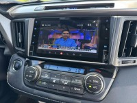 Toyota  RAV4 金鑽店~RAV4  2.0 尊爵版 里程履約保證只跑9萬多公里！  主要配備有，ACC自動跟車系統 車道偏離警示 斜坡起步輔助 循跡防滑系統 9安 遠光燈自動控制 胎壓監控 免鑰啟動車門鎖 定速 光感應頭燈 電動折疊後視鏡 倒車影像 導航 Apple CarPlay ￼分區恆溫空調 粉塵過濾器 電動座椅 LED日行燈 頭燈 尾燈 等多項配備！ | 新北市汽車商業同業公會｜TACA優良車商聯盟｜中古、二手車買車賣車公會認證保固