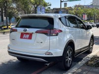 Toyota  RAV4 金鑽店~RAV4  2.0 尊爵版 里程履約保證只跑9萬多公里！  主要配備有，ACC自動跟車系統 車道偏離警示 斜坡起步輔助 循跡防滑系統 9安 遠光燈自動控制 胎壓監控 免鑰啟動車門鎖 定速 光感應頭燈 電動折疊後視鏡 倒車影像 導航 Apple CarPlay ￼分區恆溫空調 粉塵過濾器 電動座椅 LED日行燈 頭燈 尾燈 等多項配備！ | 新北市汽車商業同業公會｜TACA優良車商聯盟｜中古、二手車買車賣車公會認證保固