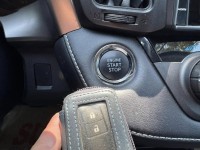 Toyota  RAV4 金鑽店~RAV4  2.0 尊爵版 里程履約保證只跑9萬多公里！  主要配備有，ACC自動跟車系統 車道偏離警示 斜坡起步輔助 循跡防滑系統 9安 遠光燈自動控制 胎壓監控 免鑰啟動車門鎖 定速 光感應頭燈 電動折疊後視鏡 倒車影像 導航 Apple CarPlay ￼分區恆溫空調 粉塵過濾器 電動座椅 LED日行燈 頭燈 尾燈 等多項配備！ | 新北市汽車商業同業公會｜TACA優良車商聯盟｜中古、二手車買車賣車公會認證保固
