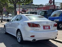 Lexus  IS 金鑽店~IS250 里程保證只跑13萬多公里，車況超優 主要配備有，循跡防滑 10安 免鑰啟動車門鎖 定速 光感應頭燈 雨滴感應雨刷 天窗 電動後遮陽簾 分區恆溫空調 換檔撥片 方向盤電動調整 粉塵過濾器 雙電動座椅 後座出風口 LED日行燈 HID頭燈 等多項配備！ | 新北市汽車商業同業公會｜TACA優良車商聯盟｜中古、二手車買車賣車公會認證保固