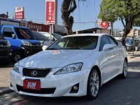 Lexus  IS 金鑽店~IS250 里程保證只跑13萬多公里，車況超優 主要配備有，循跡防滑 10安 免鑰啟動車門鎖 定速 光感應頭燈 雨滴感應雨刷 天窗 電動後遮陽簾 分區恆溫空調 換檔撥片 方向盤電動調整 粉塵過濾器 雙電動座椅 後座出風口 LED日行燈 HID頭燈 等多項配備！ | 新北市汽車商業同業公會｜TACA優良車商聯盟｜中古、二手車買車賣車公會認證保固