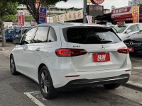 Mercedes-Benz/賓士   B-CLASS  B180 金鑽店~總代理B180大改款•一手車保證跑1萬8千公里.選配電尾門＋360度環景＋摸門 | 新北市汽車商業同業公會｜TACA優良車商聯盟｜中古、二手車買車賣車公會認證保固