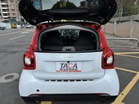 Smart  SMART FORTWO 金鑽店~ SMART FORTWO 2人座 6速雙離合器自手排 自然進氣 1.0 後輪驅動 71匹馬力 此車超省油省稅 遮風擋雨 冬暖夏涼 停車超方便 情侶外出遊玩神車！ | 新北市汽車商業同業公會｜TACA優良車商聯盟｜中古、二手車買車賣車公會認證保固