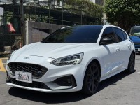 Ford/福特  Focus 金鑽店~FOCUS  正ST 2.3 進口版 掀背 280匹馬力 渦輪增壓 7速手自排 前輪驅動 RECARO雙前座跑車座椅 4門迎賓燈 全螢幕智慧行車記錄器!! | 新北市汽車商業同業公會｜TACA優良車商聯盟｜中古、二手車買車賣車公會認證保固
