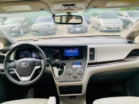 Toyota  Sienna 2016年 TOYOTA Sienna 希安娜 白色 3.5L 八人座XLE版 | 新北市汽車商業同業公會｜TACA優良車商聯盟｜中古、二手車買車賣車公會認證保固