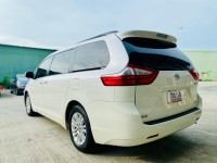 Toyota  Sienna 2016年 TOYOTA Sienna 希安娜 白色 3.5L 八人座XLE版 | 新北市汽車商業同業公會｜TACA優良車商聯盟｜中古、二手車買車賣車公會認證保固