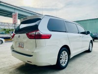 Toyota  Sienna 2016年 TOYOTA Sienna 希安娜 白色 3.5L 八人座XLE版 | 新北市汽車商業同業公會｜TACA優良車商聯盟｜中古、二手車買車賣車公會認證保固