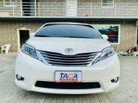 Toyota  Sienna 2016年 TOYOTA Sienna 希安娜 白色 3.5L 八人座XLE版 | 新北市汽車商業同業公會｜TACA優良車商聯盟｜中古、二手車買車賣車公會認證保固