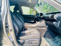 Lexus  IS 2016年 Lexus 凌志 IS200t 淺棕色 2.0L 豪華版 | 新北市汽車商業同業公會｜TACA優良車商聯盟｜中古、二手車買車賣車公會認證保固