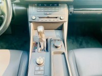 Lexus  IS 2016年 Lexus 凌志 IS200t 淺棕色 2.0L 豪華版 | 新北市汽車商業同業公會｜TACA優良車商聯盟｜中古、二手車買車賣車公會認證保固