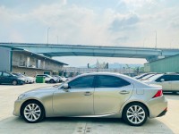 Lexus  IS 2016年 Lexus 凌志 IS200t 淺棕色 2.0L 豪華版 | 新北市汽車商業同業公會｜TACA優良車商聯盟｜中古、二手車買車賣車公會認證保固
