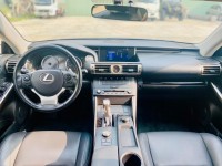 Lexus  IS 2016年 Lexus 凌志 IS200t 淺棕色 2.0L 豪華版 | 新北市汽車商業同業公會｜TACA優良車商聯盟｜中古、二手車買車賣車公會認證保固