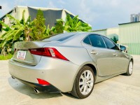 Lexus  IS 2016年 Lexus 凌志 IS200t 淺棕色 2.0L 豪華版 | 新北市汽車商業同業公會｜TACA優良車商聯盟｜中古、二手車買車賣車公會認證保固