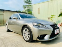 Lexus  IS 2016年 Lexus 凌志 IS200t 淺棕色 2.0L 豪華版 | 新北市汽車商業同業公會｜TACA優良車商聯盟｜中古、二手車買車賣車公會認證保固