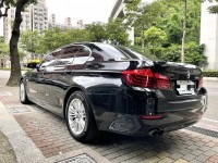 BMW/ 寶馬  5 SERIES  520i BMW 520i LCi 總代理 原版件 360環景 換檔快撥 電尾門 | 新北市汽車商業同業公會｜TACA優良車商聯盟｜中古、二手車買車賣車公會認證保固