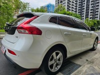 Volvo  V40 VOLVO V40 T4 珍珠白 認證車 | 新北市汽車商業同業公會｜TACA優良車商聯盟｜中古、二手車買車賣車公會認證保固