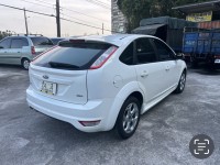 Ford/福特  Focus ~TACA優良車商~*(小林汽車)* 正2010年 FORD FOCUS 福特 佛卡斯 2.0 柴油 渦輪 白色 五門 手自排 雙色內裝 2.5代 | 新北市汽車商業同業公會｜TACA優良車商聯盟｜中古、二手車買車賣車公會認證保固