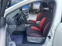 Ford/福特  Focus ~TACA優良車商~*(小林汽車)* 正2010年 FORD FOCUS 福特 佛卡斯 2.0 柴油 渦輪 白色 五門 手自排 雙色內裝 2.5代 | 新北市汽車商業同業公會｜TACA優良車商聯盟｜中古、二手車買車賣車公會認證保固