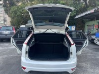 Ford/福特  Focus ~TACA優良車商~*(小林汽車)* 正2010年 FORD FOCUS 福特 佛卡斯 2.0 柴油 渦輪 白色 五門 手自排 雙色內裝 2.5代 | 新北市汽車商業同業公會｜TACA優良車商聯盟｜中古、二手車買車賣車公會認證保固