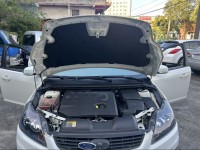 Ford/福特  Focus ~TACA優良車商~*(小林汽車)* 正2010年 FORD FOCUS 福特 佛卡斯 2.0 柴油 渦輪 白色 五門 手自排 雙色內裝 2.5代 | 新北市汽車商業同業公會｜TACA優良車商聯盟｜中古、二手車買車賣車公會認證保固