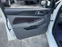 Ford/福特  Focus ~TACA優良車商~*(小林汽車)* 正2010年 FORD FOCUS 福特 佛卡斯 2.0 柴油 渦輪 白色 五門 手自排 雙色內裝 2.5代 | 新北市汽車商業同業公會｜TACA優良車商聯盟｜中古、二手車買車賣車公會認證保固
