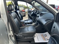 Mitsubishi  Zinger ~TACA優良車商~*(小林汽車)* 正2018年 MITSUBISHI ZINGER 三菱 勁哥 2.4 3.5代 銀色 後出風口 定速 自排 | 新北市汽車商業同業公會｜TACA優良車商聯盟｜中古、二手車買車賣車公會認證保固