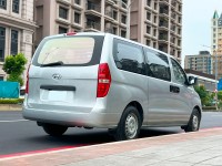 Hyundai  Starex 《後座滑軌型》2015 Hyundai Grand Starex 史塔瑞斯 9人座 現代 多功能休旅車 MPV 箱型車 | 新北市汽車商業同業公會｜TACA優良車商聯盟｜中古、二手車買車賣車公會認證保固