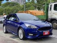 Ford/福特  Focus 金鑽店~focus  S頂級運動版 1.5T 寶藍色 里程保證3萬多公里 6安 車道偏離警示 車道變換輔助 AEB自動煞停 胎壓監控 遠光燈自動控制 盲點偵測 自動停車 天窗 倒車影像 免鑰啟動車門鎖 定速 導航 換檔撥片 等多項配備！ | 新北市汽車商業同業公會｜TACA優良車商聯盟｜中古、二手車買車賣車公會認證保固