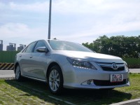 Toyota  Camry 正2014年 2.5L油電Q版最頂級 | 新北市汽車商業同業公會｜TACA優良車商聯盟｜中古、二手車買車賣車公會認證保固