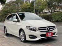 Mercedes-Benz/賓士   B-CLASS  B180 金鑽店~總代理B180白 原廠保養 里程保證只跑6萬多公里 小改款 免鑰啟動 後座出風口 定速 自動停車 循跡防滑 9安 主動式安全防護系統 胎壓監控 等多樣配備！ | 新北市汽車商業同業公會｜TACA優良車商聯盟｜中古、二手車買車賣車公會認證保固