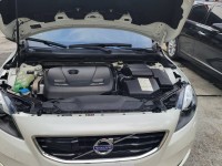 Volvo  V40 Hid頭燈 自動個車 全景天窗 免鑰匙 自動停車 | 新北市汽車商業同業公會｜TACA優良車商聯盟｜中古、二手車買車賣車公會認證保固