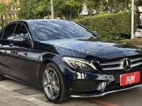 Mercedes-Benz/賓士   C-CLASS  C250 金鑽店~賓士旗艦小改款C250AMG 只跑6萬多公里 主要配備有，選配全景天窗 大螢幕 導航 無線Apple CarPlay ￼倒車影像 9安 遠光燈自動控制 胎壓監控 AEB自動緊急煞車 車道變換輔助 主動安全預防系統 循跡防滑 定速 自動停車系統 雨滴感應雨刷 光感應頭燈 電動摺疊後視鏡 換檔撥片 分區恆溫空調 雙電動記憶座椅 粉塵過濾器 後座出風口 空力套件 LED日行燈 頭燈 尾燈 主動轉向頭燈 等多項配備！ | 新北市汽車商業同業公會｜TACA優良車商聯盟｜中古、二手車買車賣車公會認證保固