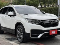 Honda  CR-V 金鑽店~2021年CR-V 1.5 VTi-S 白 里程保證 ACC主動跟車全速域 車道維持 變換 偏離 輔助系統 AEB自動煞停 遠光燈自動控制 斜坡起步輔助 循跡防滑 8安 電動尾門 胎壓監控 免鑰啟動車門鎖 定速 倒車影像 導航 多功能影音 右側影像無死角 後座出風口 LED頭燈 日行燈 尾燈 等多項配備！ | 新北市汽車商業同業公會｜TACA優良車商聯盟｜中古、二手車買車賣車公會認證保固